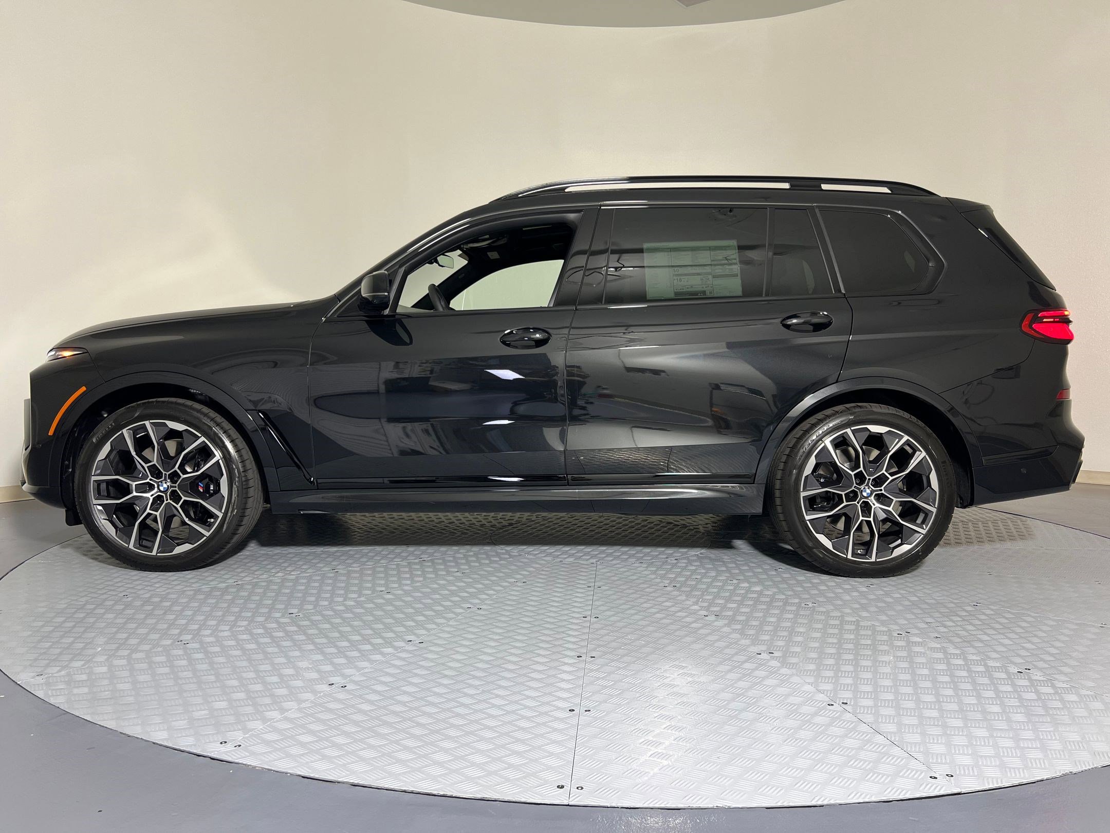 New 2026 BMW X7 M60i image 2