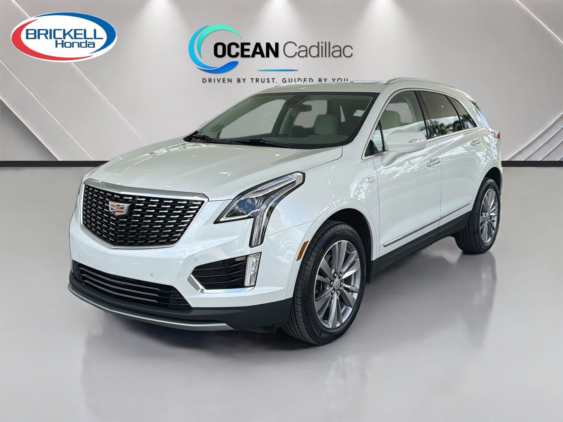 Used 2023 Cadillac XT5 Premium Luxury FWD image 2