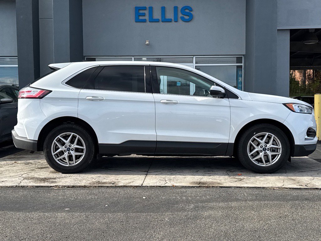 Used 2022 Ford Edge SEL image 2