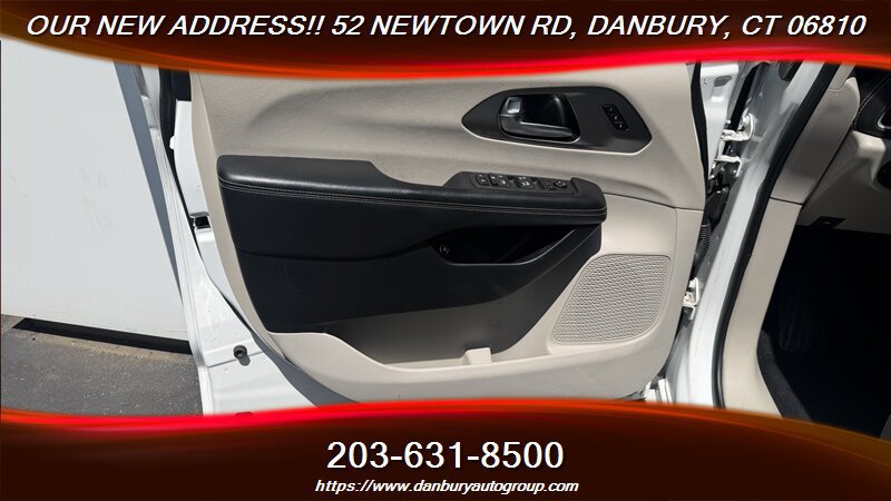 Used 2022 Chrysler Pacifica Touring-L FWD image 10