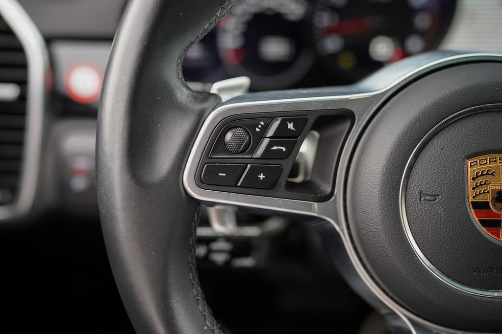 Used 2022 Porsche Cayenne Platinum Edition image 29