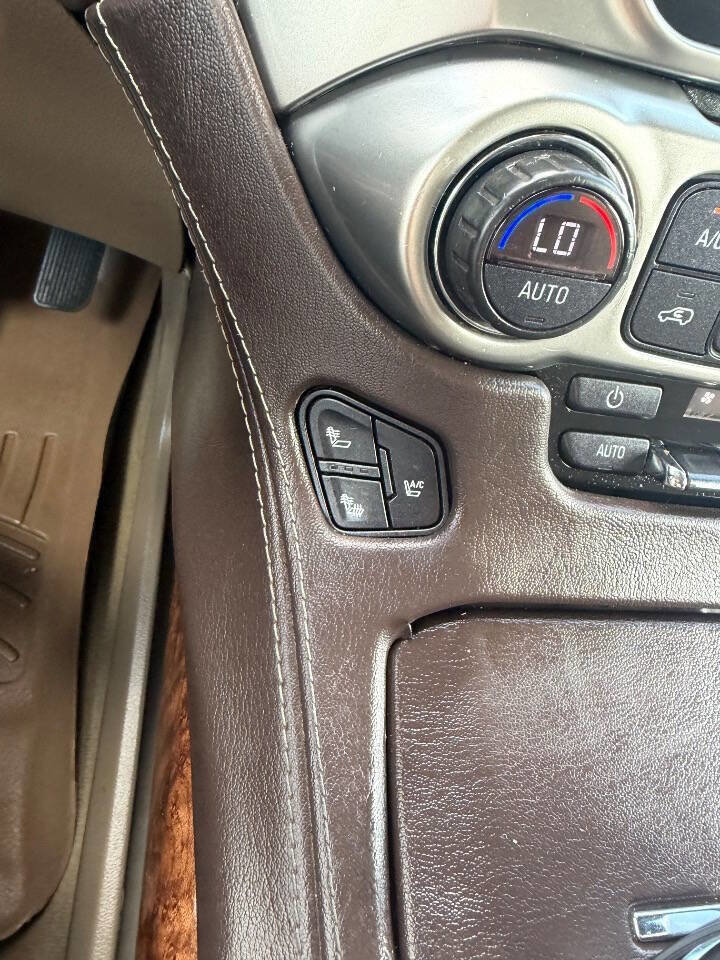 Used 2015 Chevrolet Suburban LTZ image 15