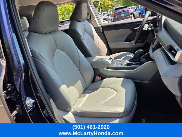 Used 2021 Toyota Highlander XLE FWD image 19
