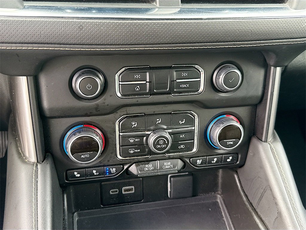 Used 2023 Chevrolet Suburban Premier image 16