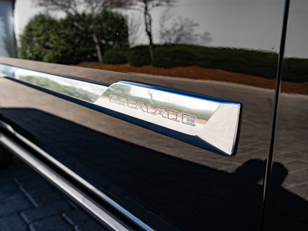 Used 2015 Cadillac Escalade Platinum image 16