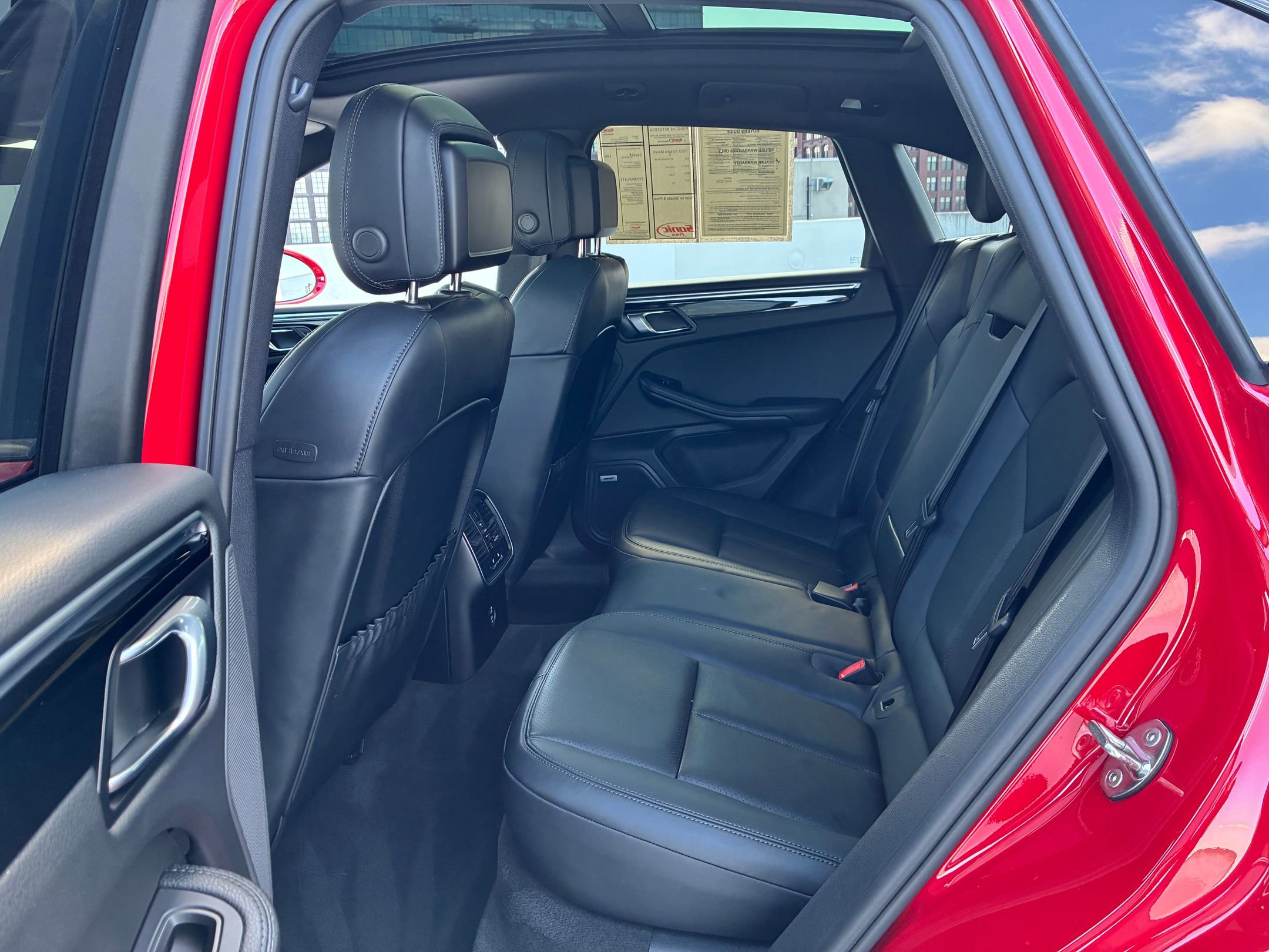 Certified 2023 Porsche Macan S image 14