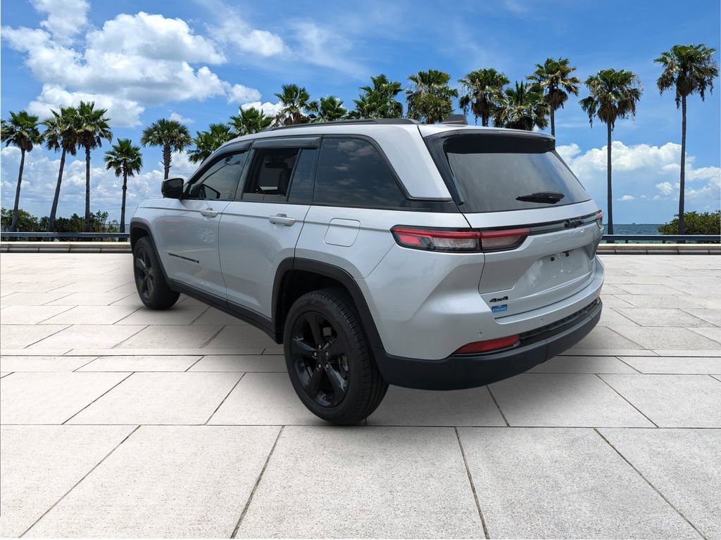 Used 2023 Jeep Grand Cherokee Altitude AWD/4WD image 6