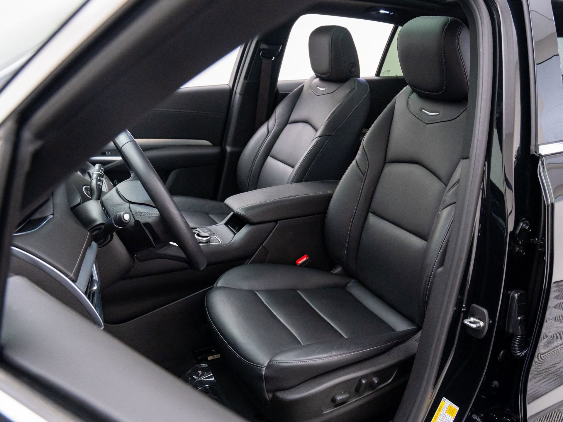 Certified 2023 Cadillac XT4 Premium Luxury w/ Cold Weather Package image 17