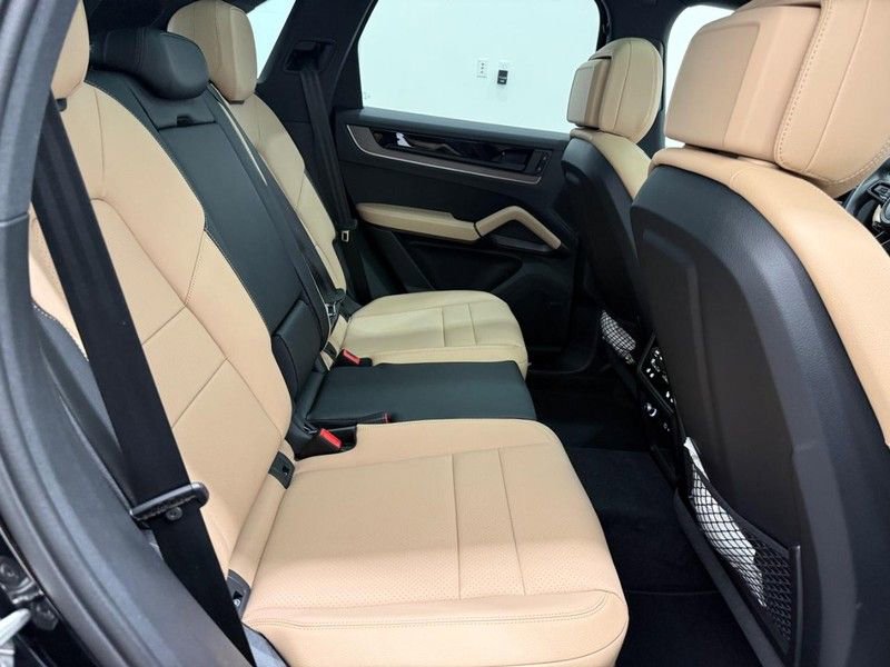 New 2026 Porsche Cayenne E-Hybrid AWD/4WD image 12