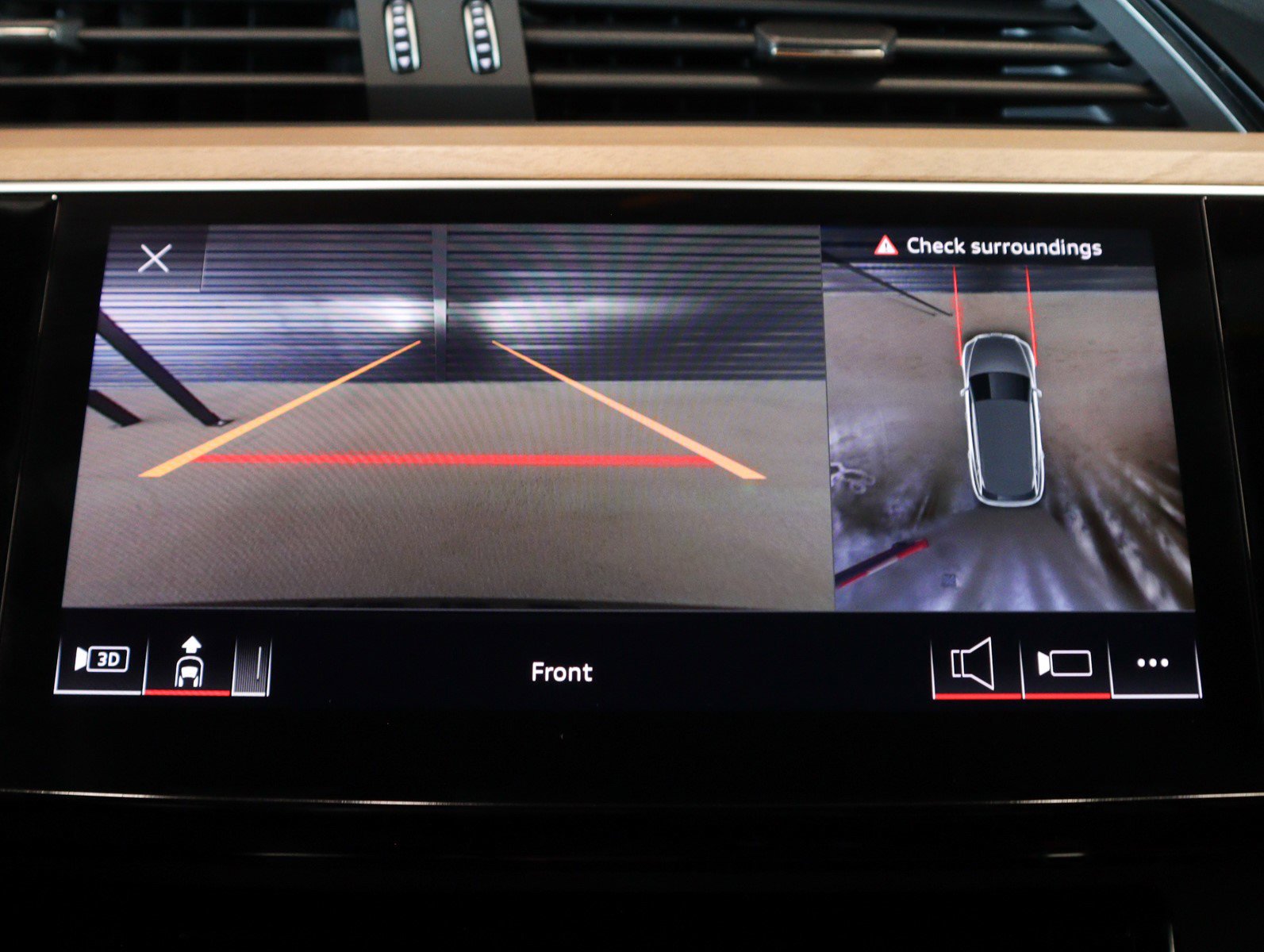 Used 2024 Audi Q8 e-tron Premium Plus image 25