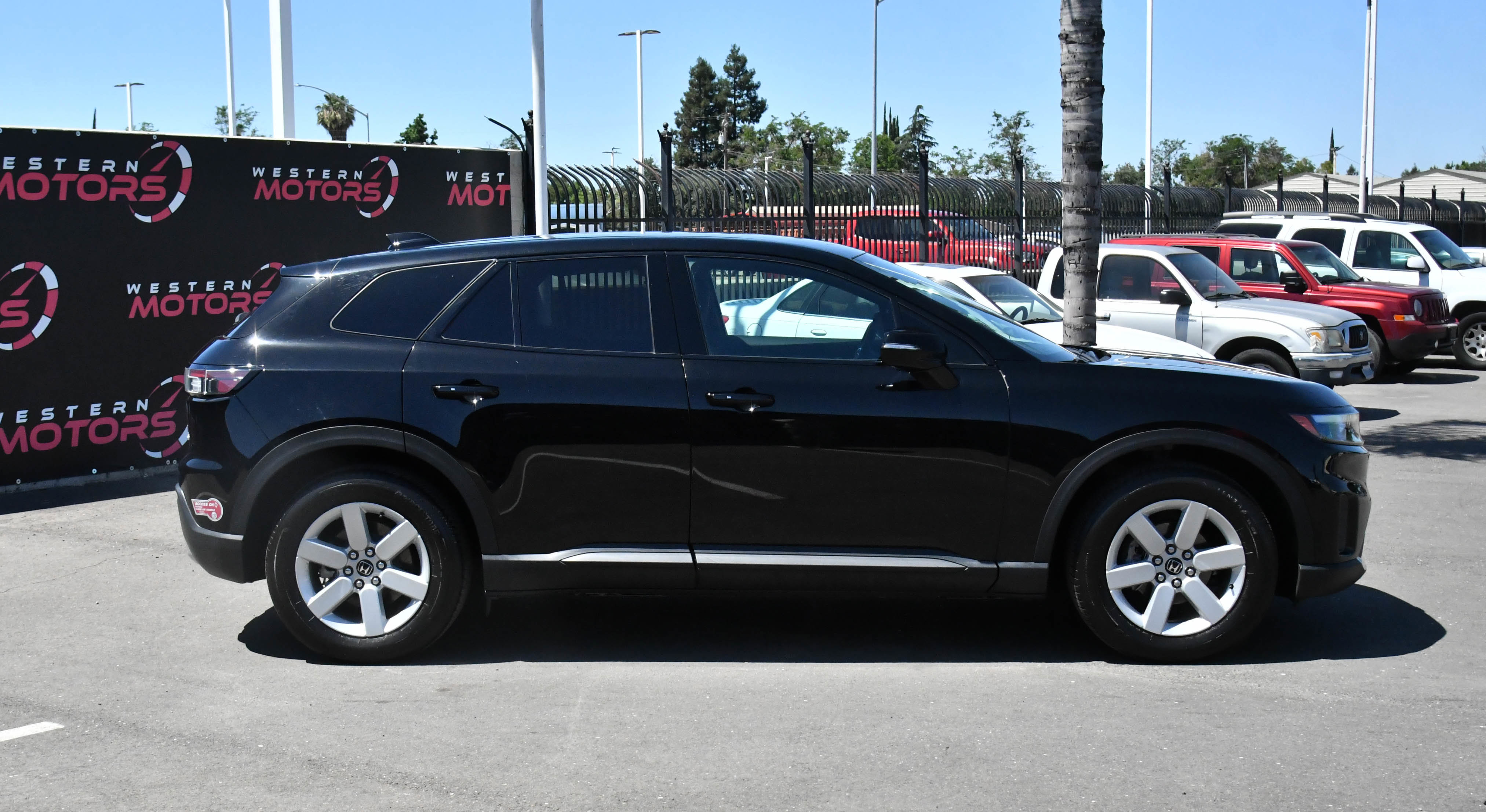 Used 2024 Honda Prologue EX image 9