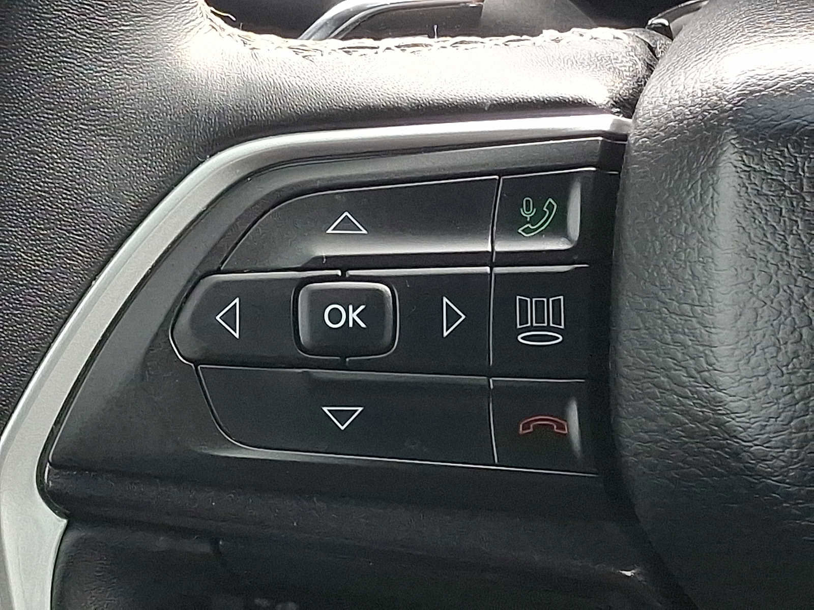 Used 2021 Jeep Grand Cherokee L Altitude image 24