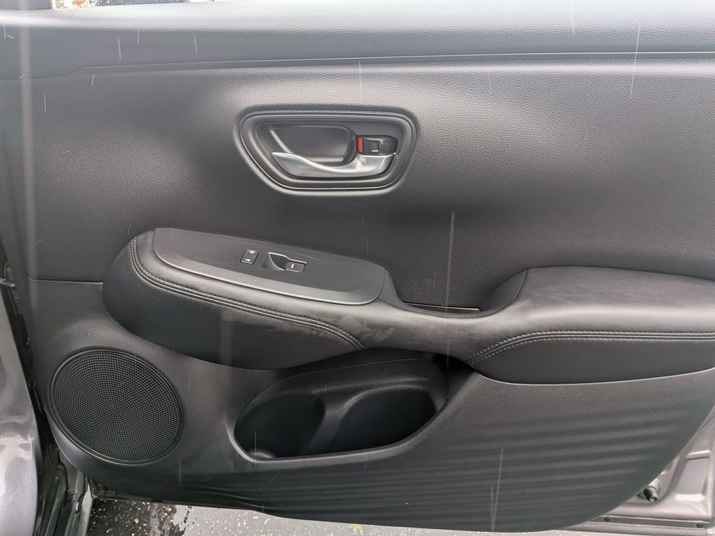 Used 2025 Honda HR-V LX image 32