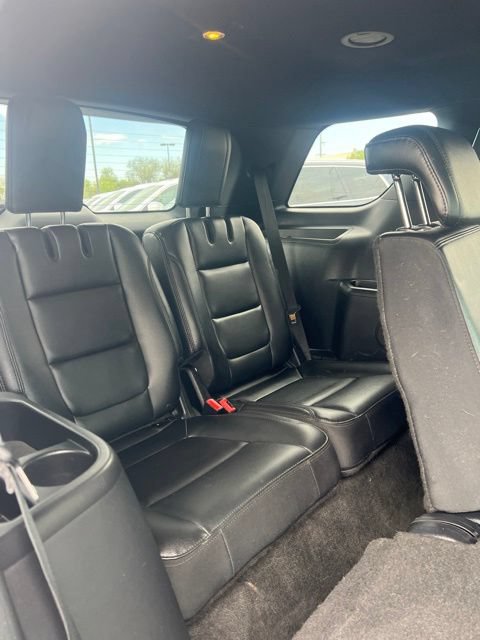 Used 2016 Ford Explorer XLT w/ Equipment Group 202A FWD image 32