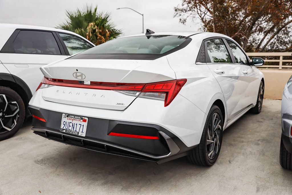 Certified 2025 Hyundai Elantra Limited FWD image 7