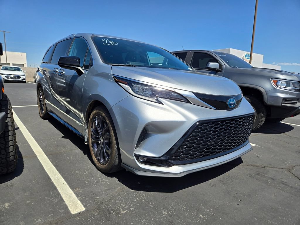 Used 2021 Toyota Sienna XSE FWD image 1