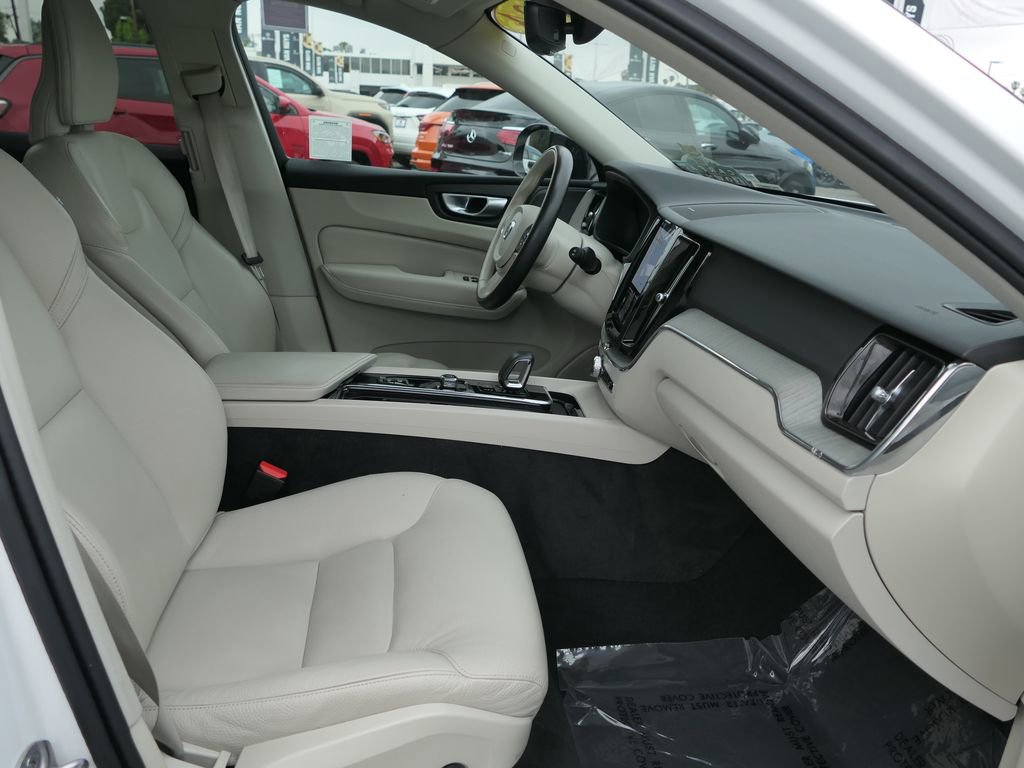 Used 2024 Volvo XC60 B5 Plus image 26