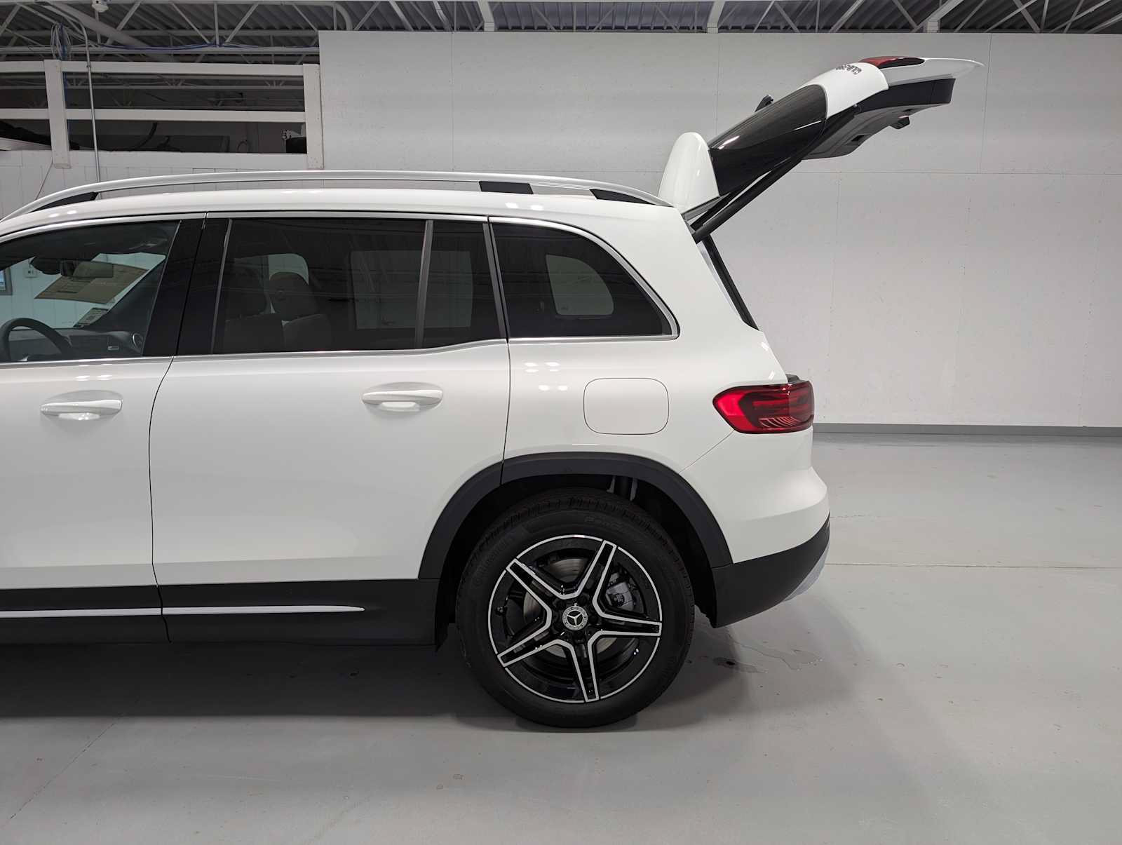 New 2026 Mercedes-Benz GLB 250 4MATIC image 9