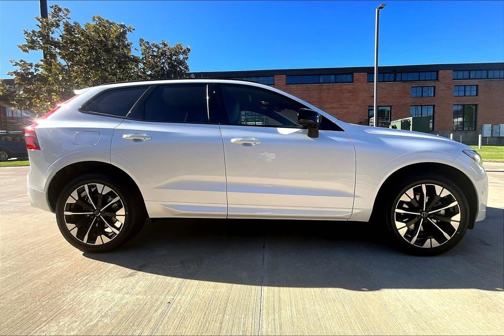 New 2026 Volvo XC60 B5 Plus w/ Protection Package Premier AWD/4WD image 22