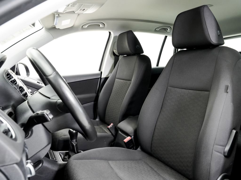 Used 2013 Volkswagen Tiguan S image 5