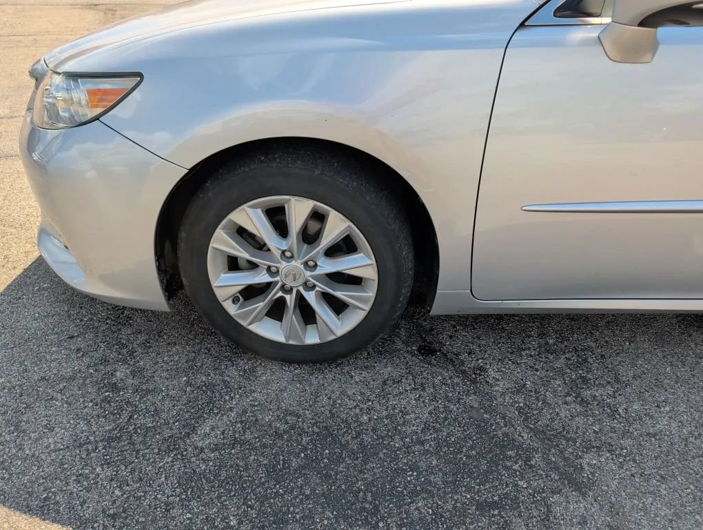 Used 2013 Lexus ES 300h w/ Luxury Pkg FWD image 26