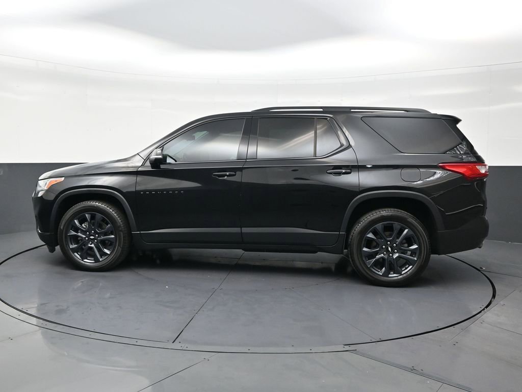 Used 2021 Chevrolet Traverse RS FWD image 2