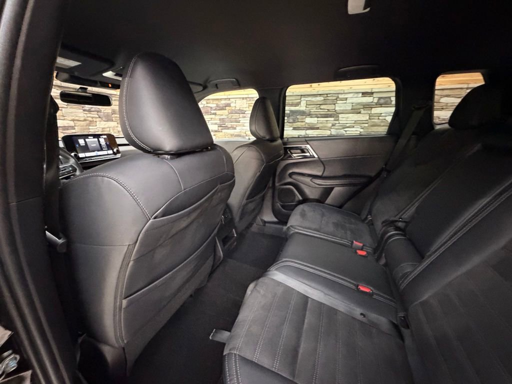 Used 2023 Mitsubishi Outlander SE Black Edition image 27