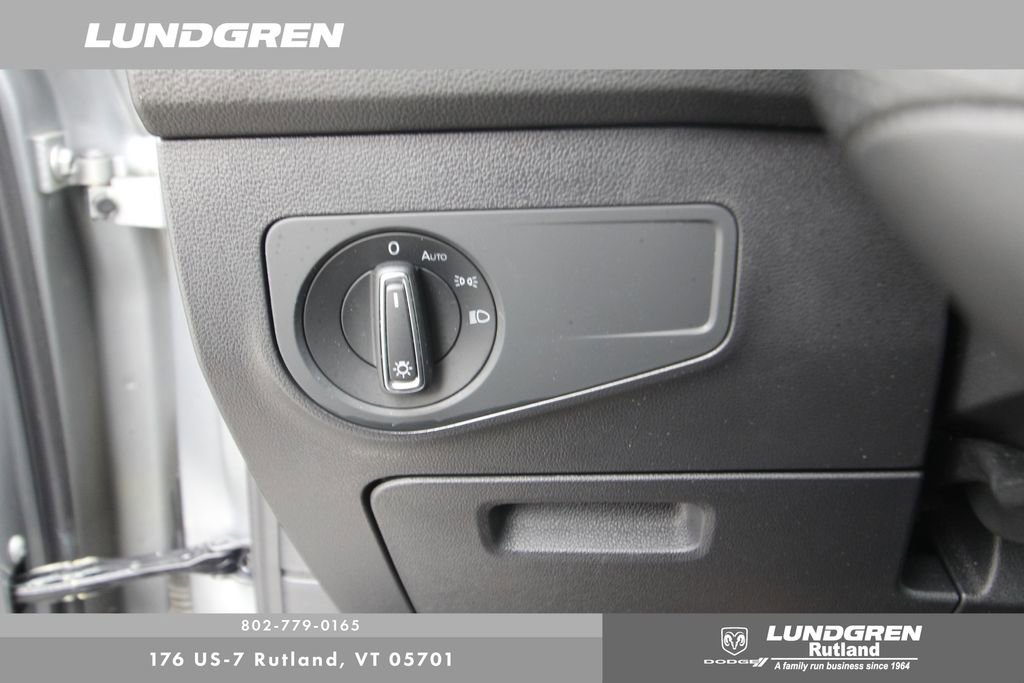 Used 2023 Volkswagen Tiguan SE R-Line image 15