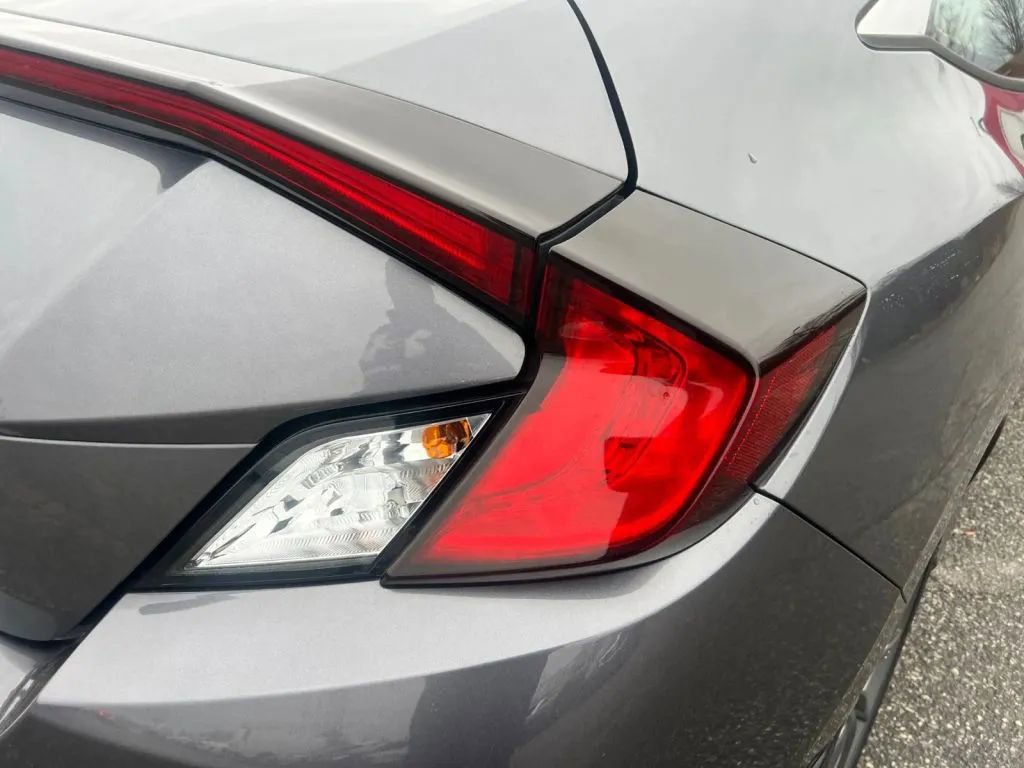 Used 2019 Honda Civic EX image 31