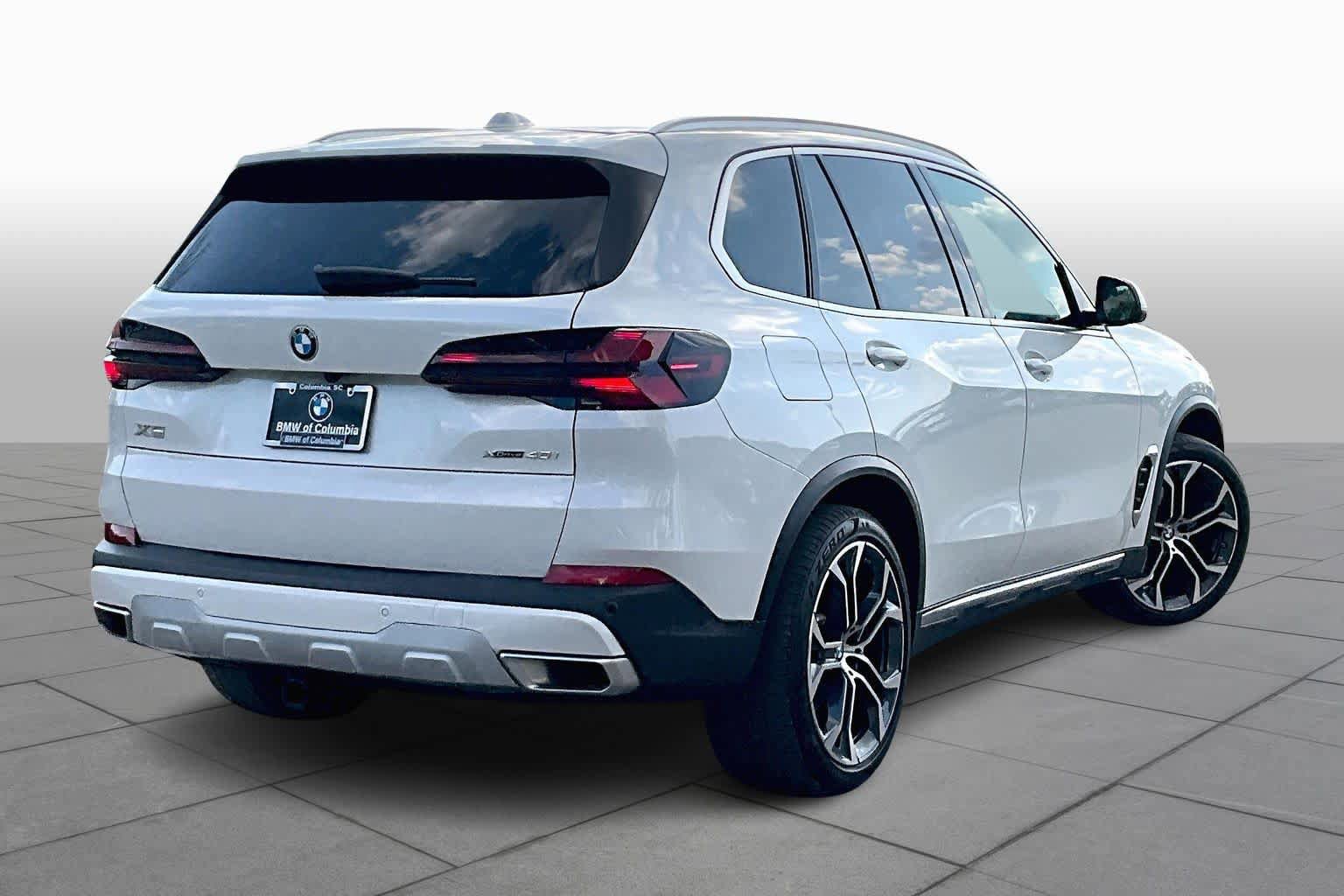 Used 2024 BMW X5 xDrive40i w/ Parking Assistance Package AWD/4WD image 12