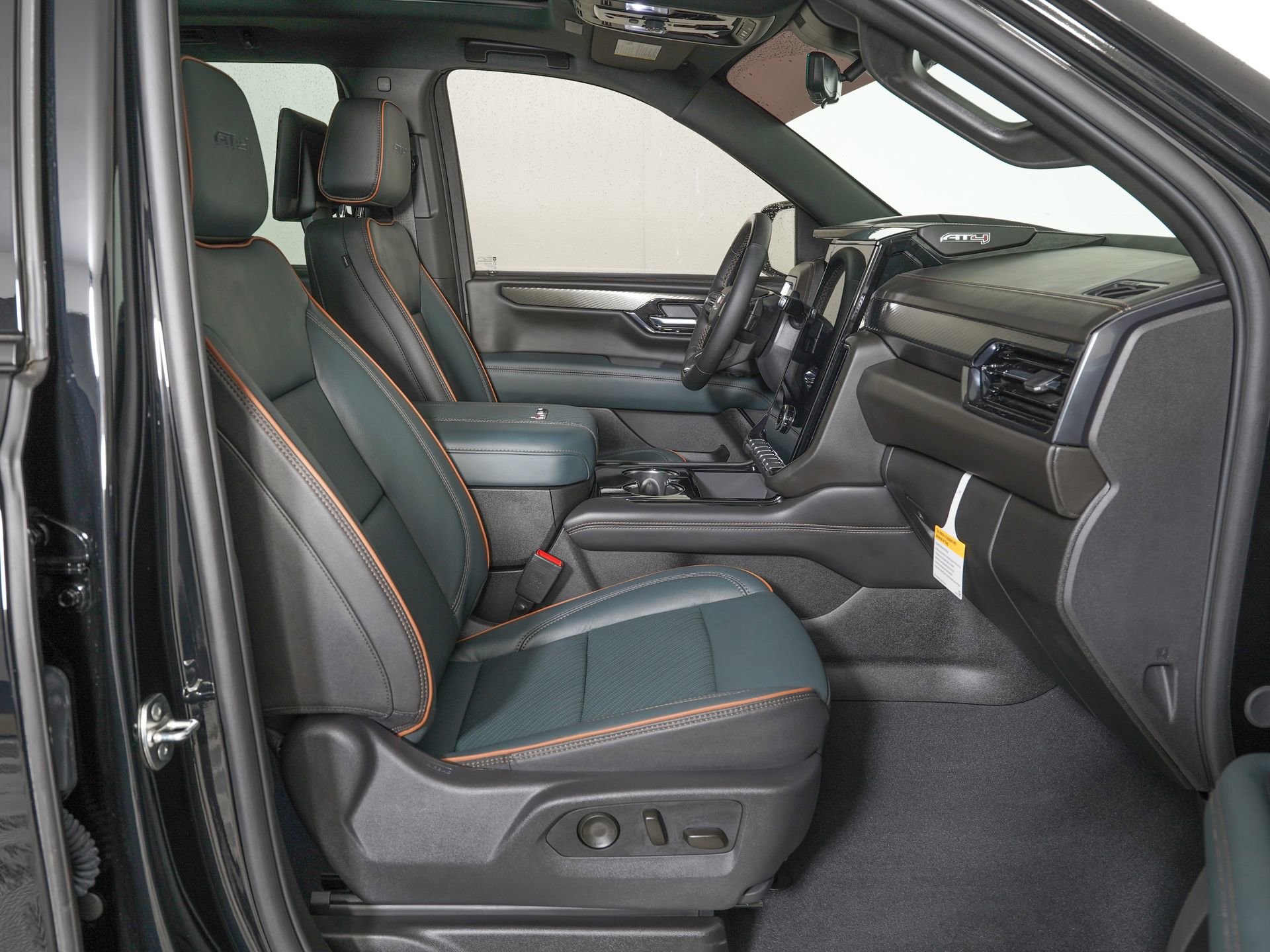 Used 2026 GMC Yukon AT4 w/ AT4 Premium Plus Package image 10