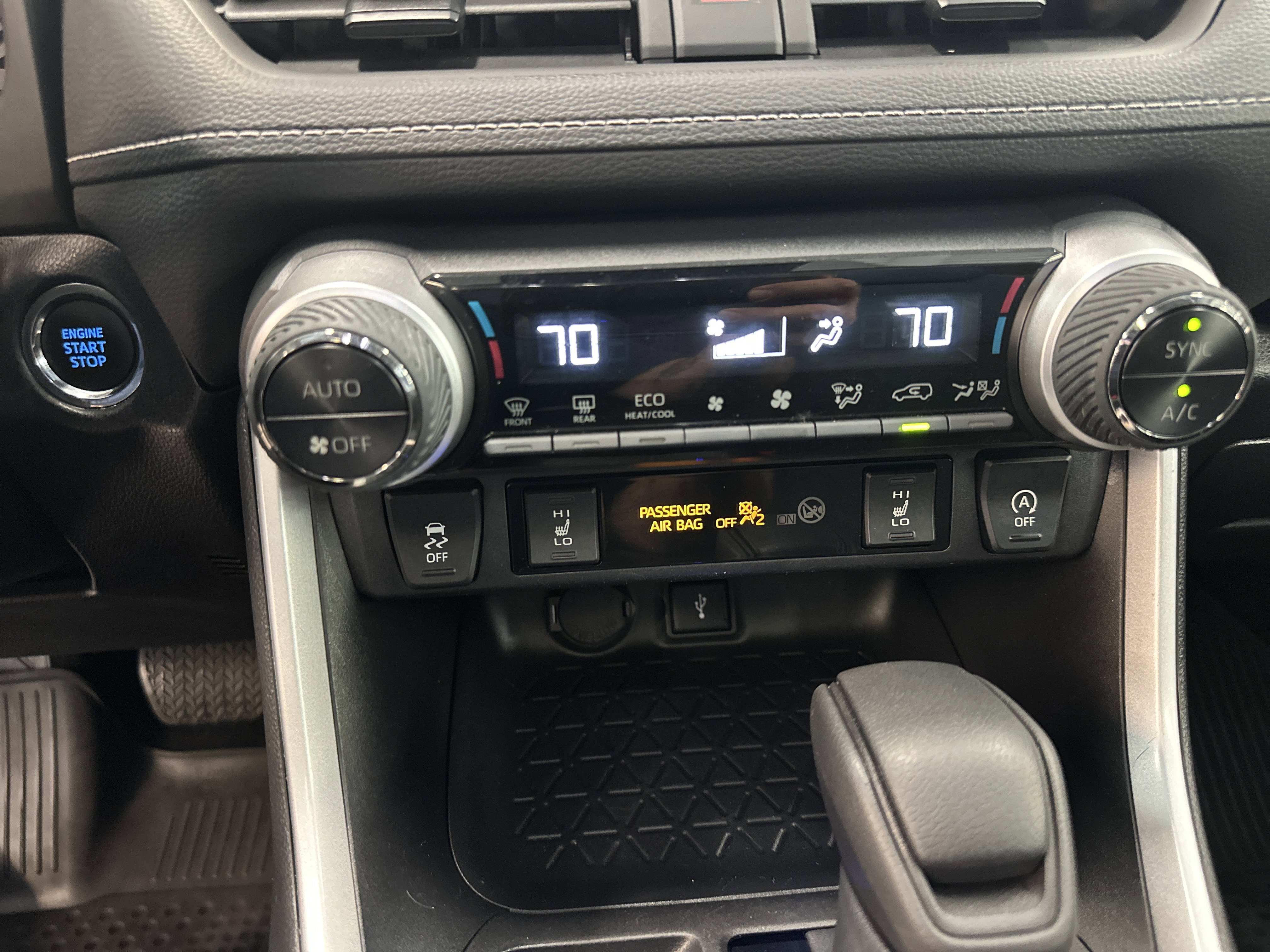 Used 2022 Toyota RAV4 XLE w/ Convenience Package image 31