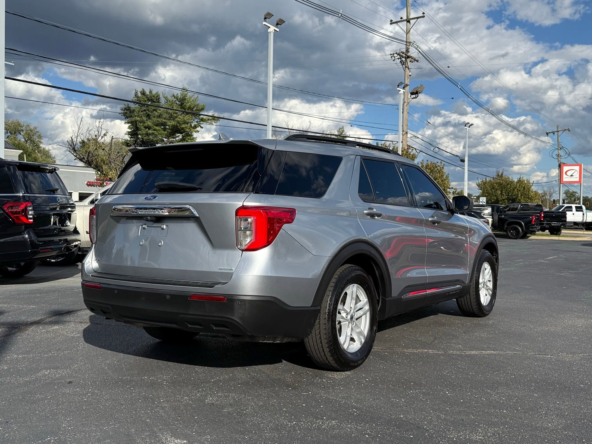 Used 2020 Ford Explorer XLT image 4