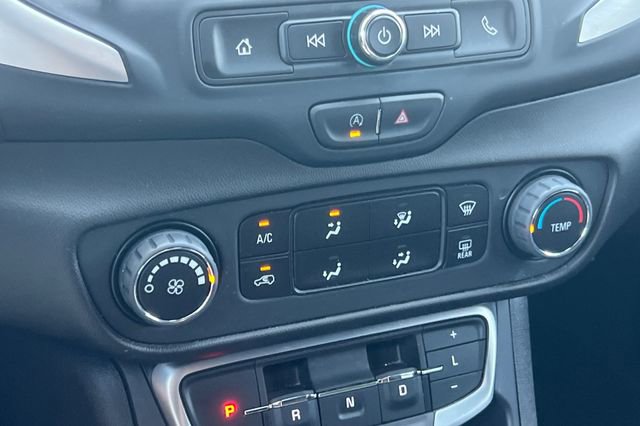 Used 2023 GMC Terrain SLE w/ Elevation Edition image 27