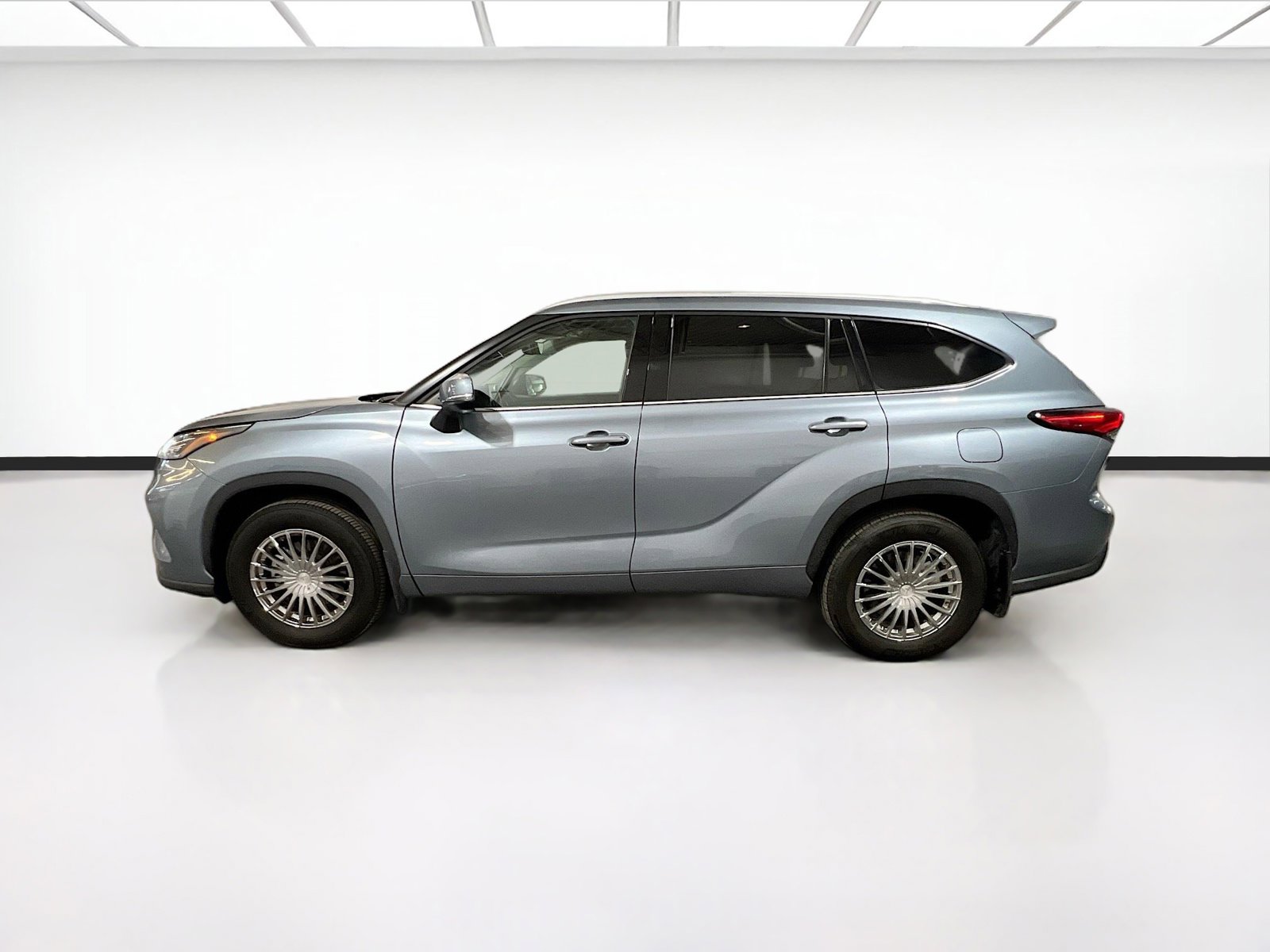 Used 2022 Toyota Highlander XLE image 24