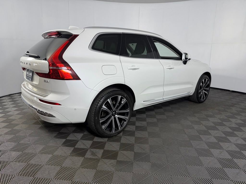 Used 2023 Volvo XC60 B5 Ultimate w/ Climate Package image 5