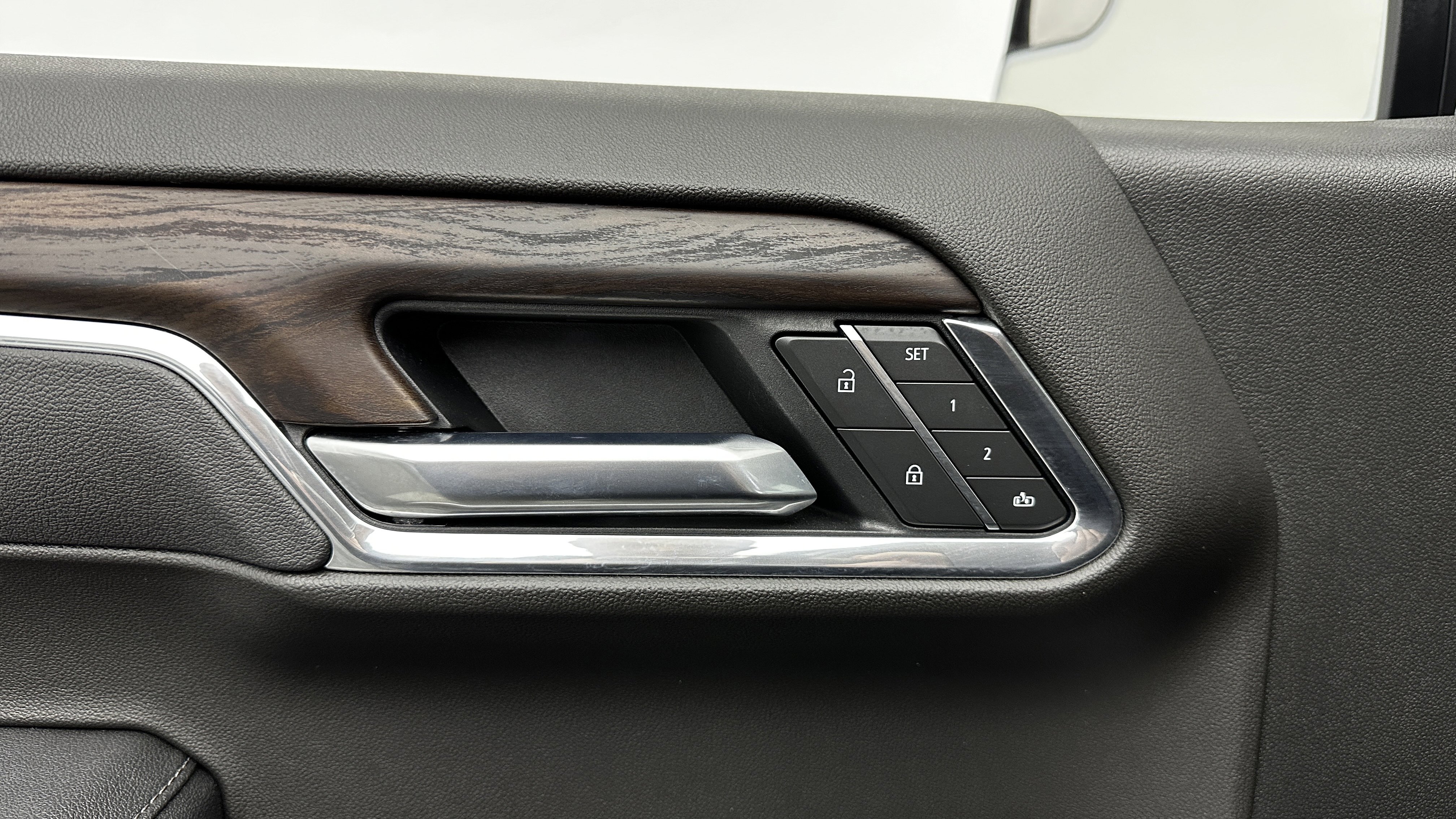 Used 2026 GMC Sierra 1500 SLT image 13