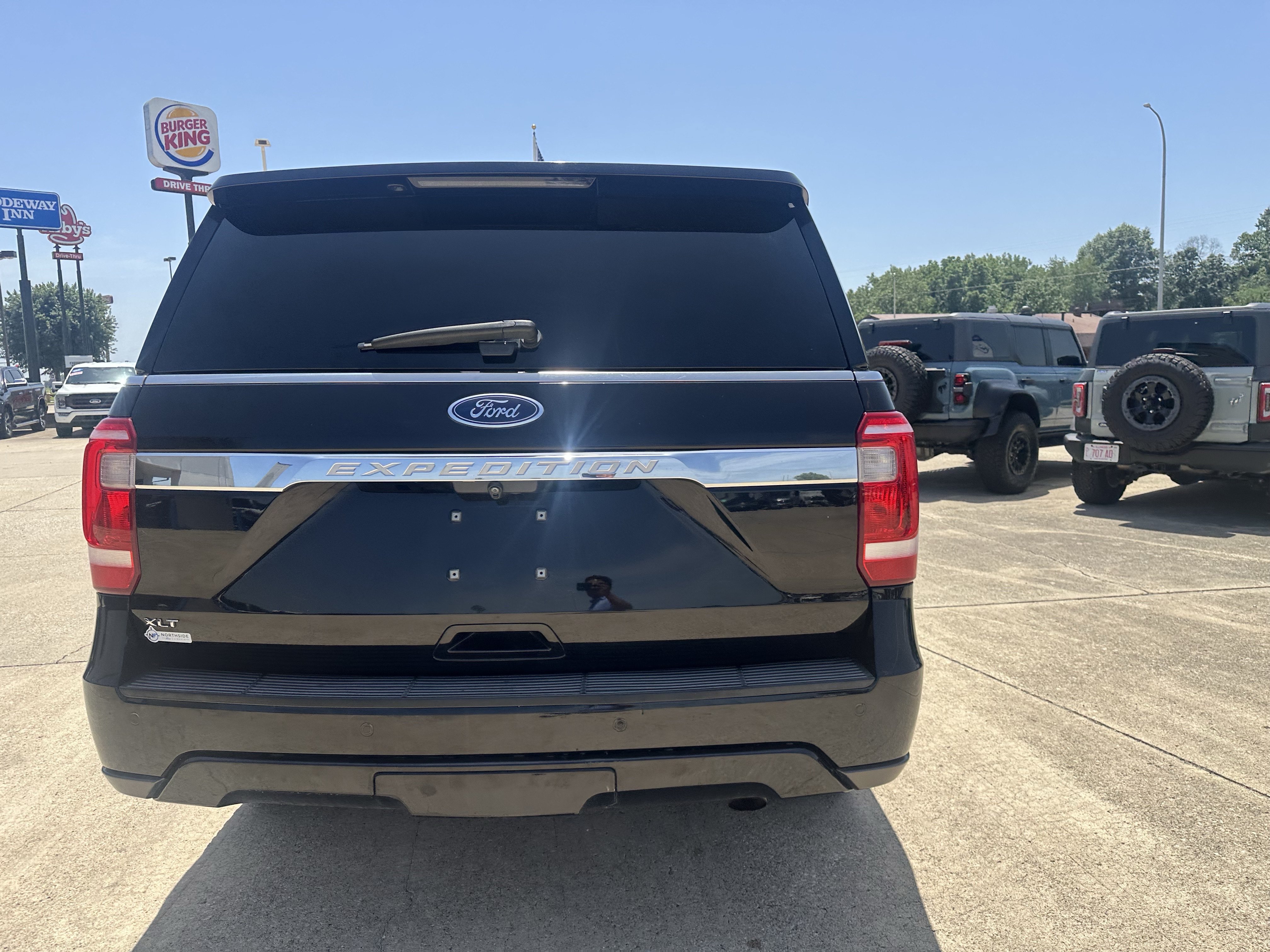 Used 2021 Ford Expedition XLT w/ Black Accent Package AWD/4WD image 5