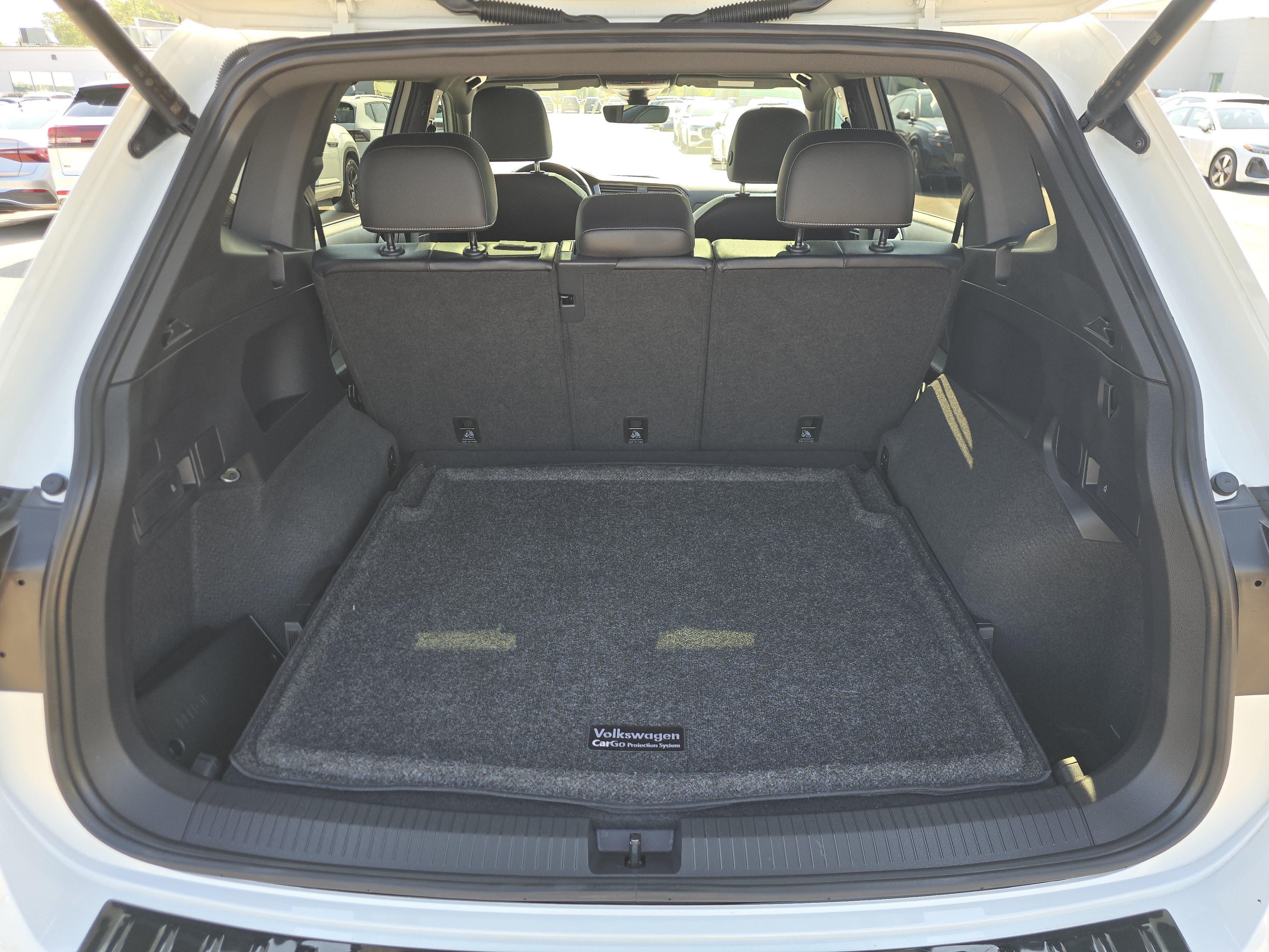 Certified 2024 Volkswagen Tiguan SE R-Line AWD/4WD image 17