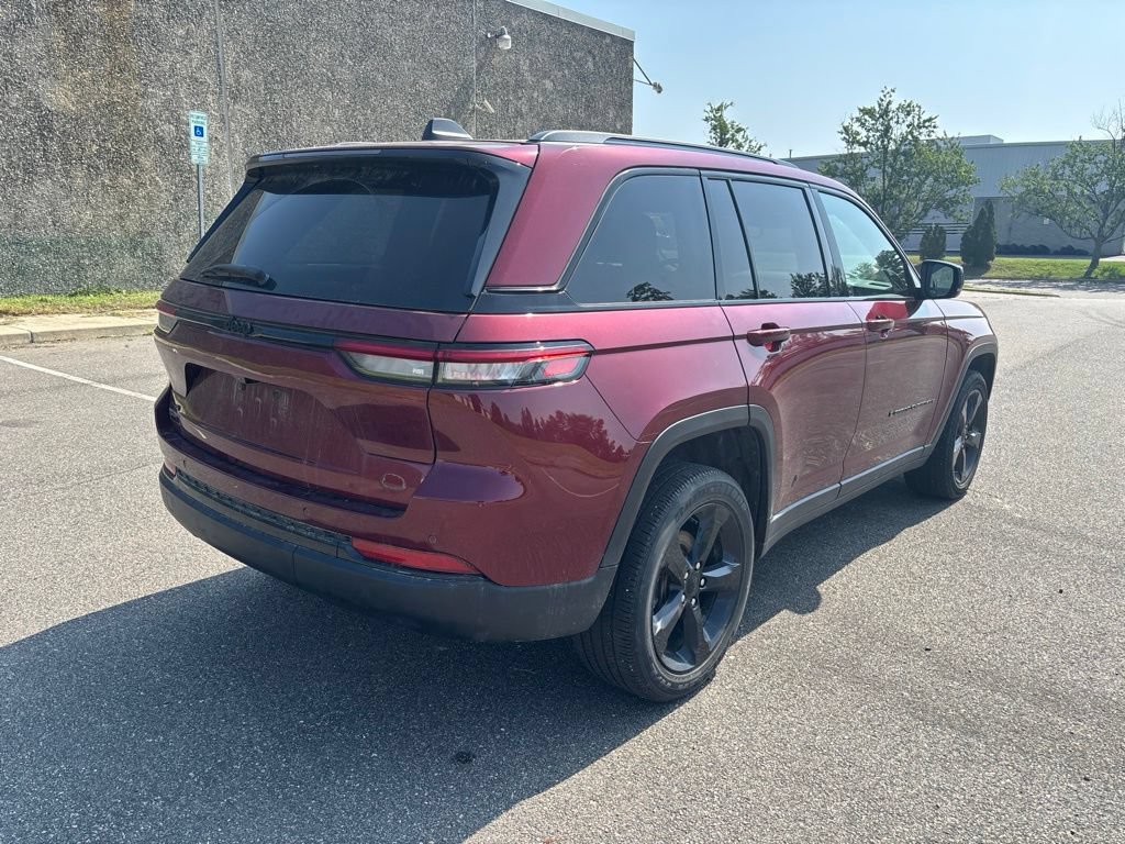 Used 2023 Jeep Grand Cherokee Altitude AWD/4WD image 7