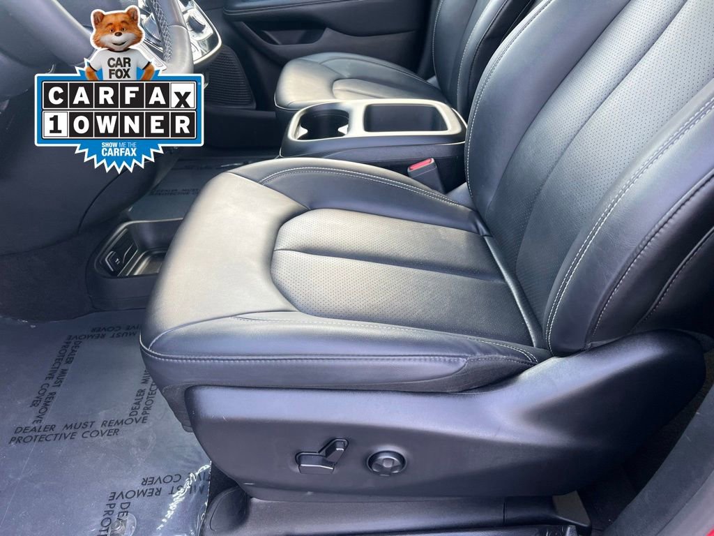 Used 2025 Chrysler Pacifica Select FWD image 11