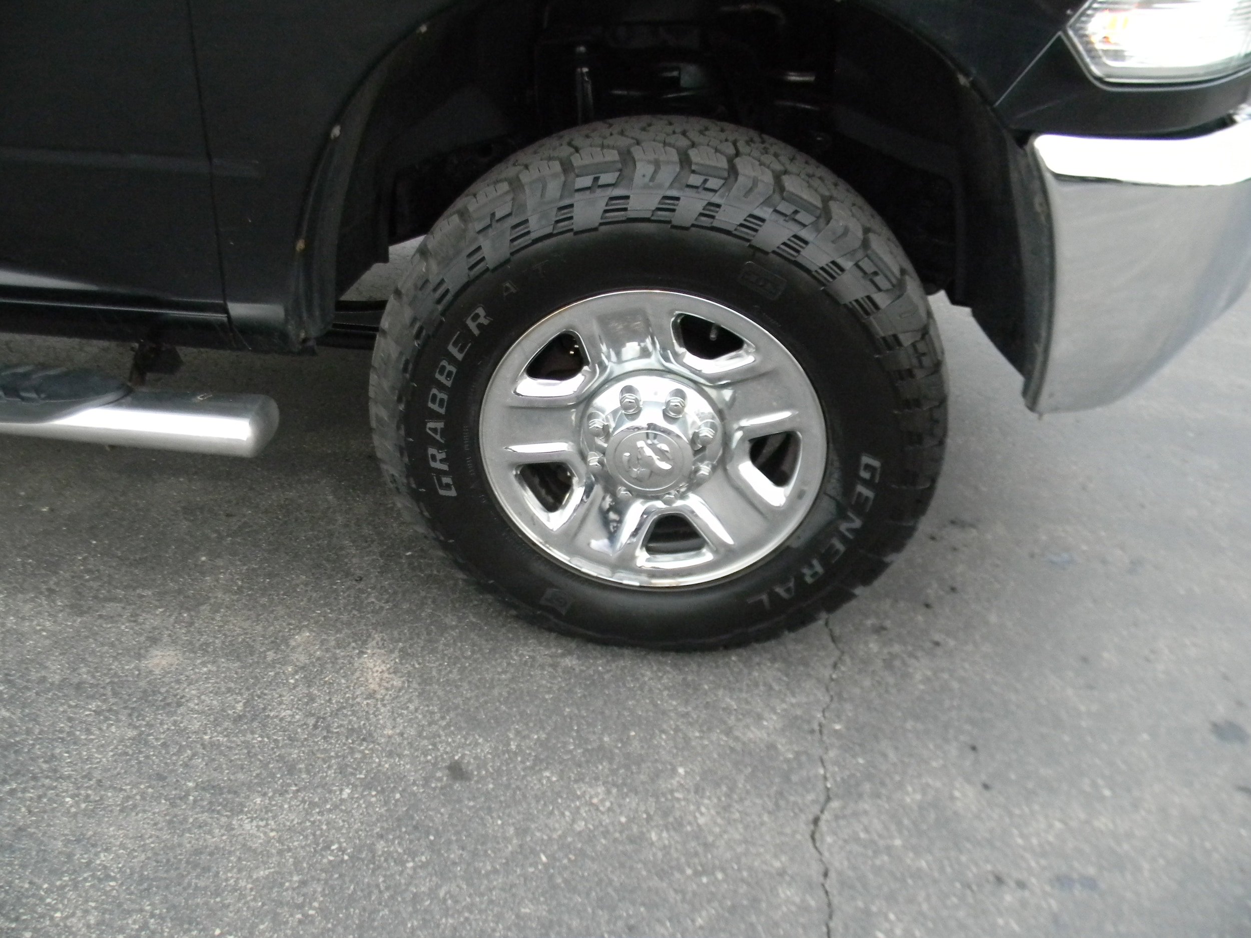 Used 2018 RAM 2500 Tradesman w/ Chrome Appearance Group AWD/4WD image 2