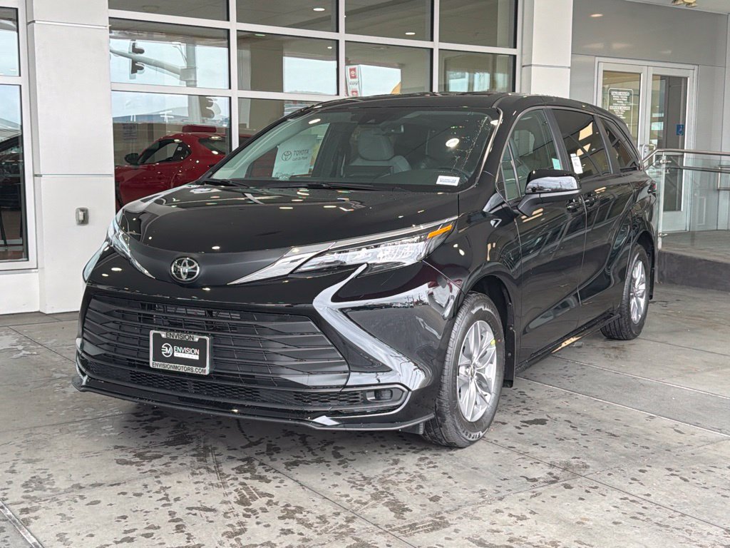 New 2026 Toyota Sienna LE FWD image 2