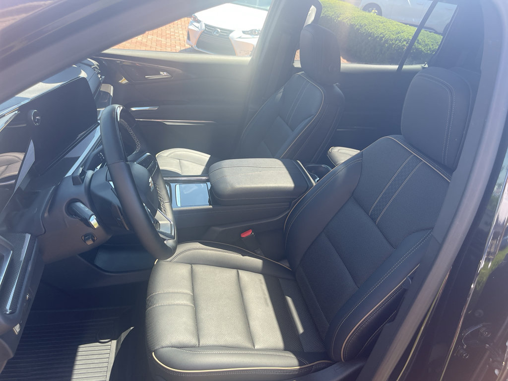 Used 2025 Chevrolet Traverse High Country w/ LPO, Floor Liner Package AWD/4WD image 16