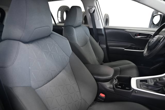Used 2022 Toyota RAV4 XLE AWD/4WD image 9