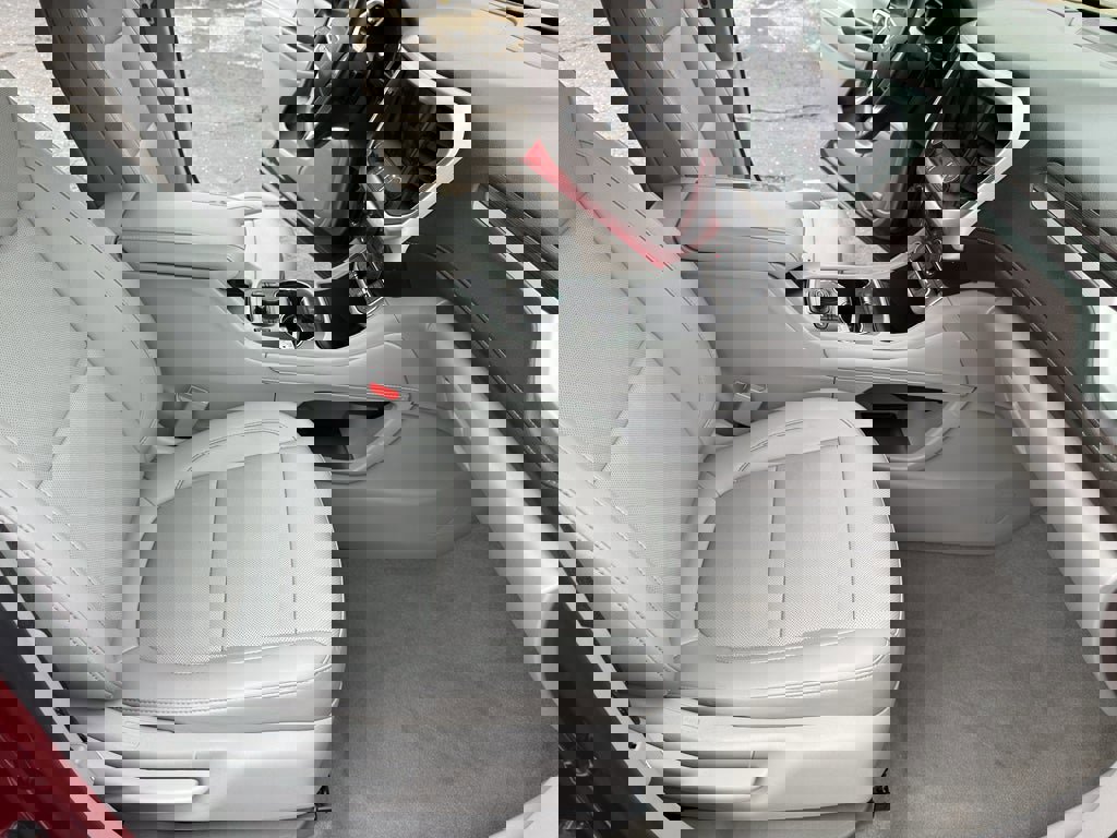 Used 2023 GMC Acadia SLT image 29