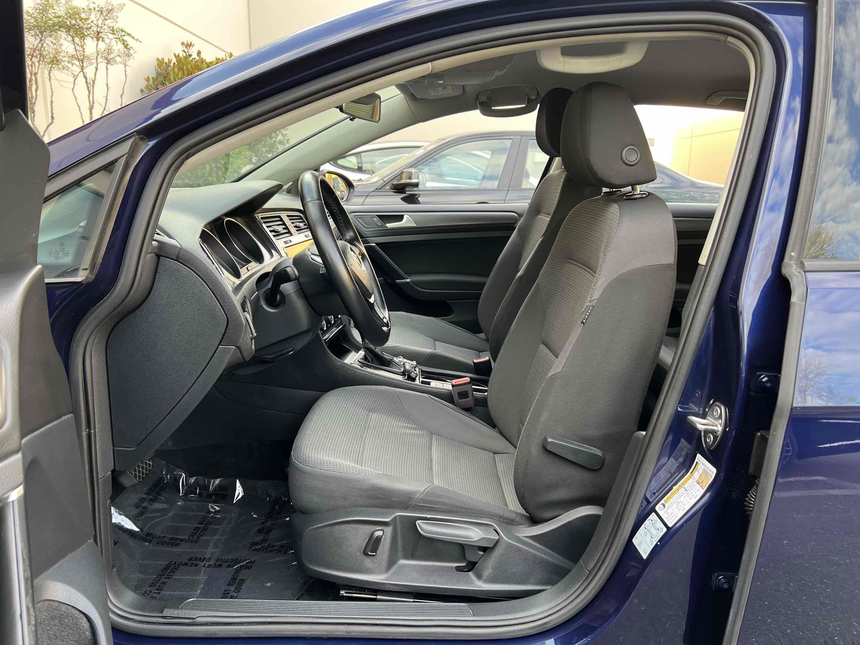 Used 2019 Volkswagen e-Golf SE w/ Driver Assistance Package image 80