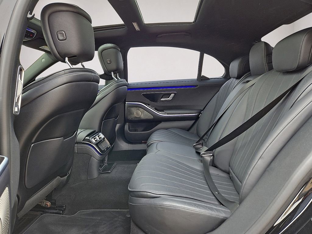 Used 2022 Mercedes-Benz S 500 4MATIC w/ AMG Line Package image 15
