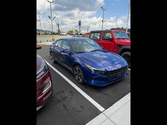 Used 2023 Hyundai Elantra SEL w/ Convenience Package FWD image 11