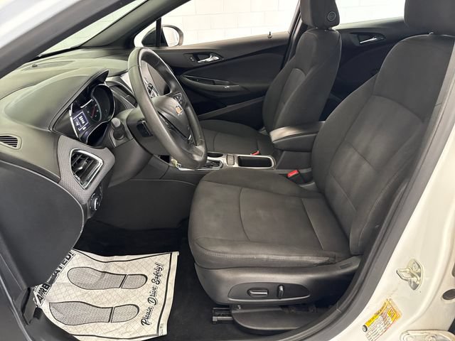 Used 2018 Chevrolet Cruze LT w/ Convenience Package FWD image 30